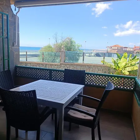 Burras Beachfront Apartman *