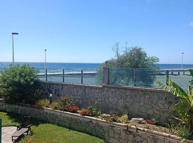 Burras Beachfront Apartment *